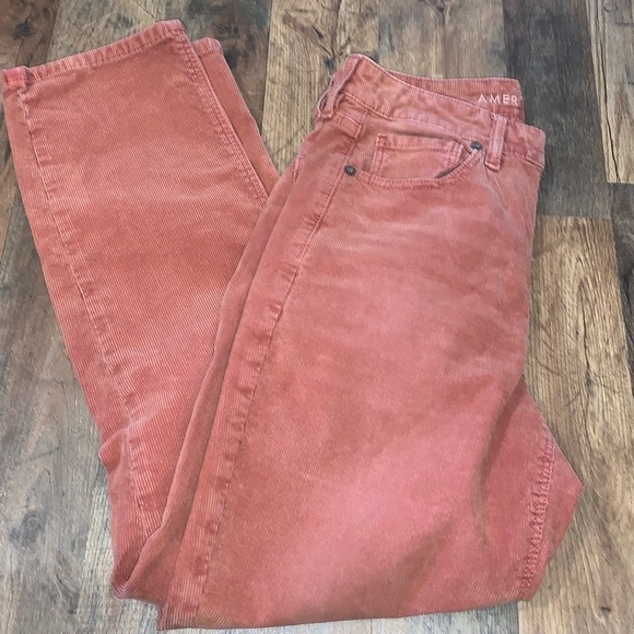American Eagle Outfitters Denim - American Eagle Outfitters Mom Straight Jean‎ Corduroy’s.  Size 6.